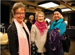  ?? FOTO: CHRISTINA ØSTTVEIT ?? Aud Langfeldt, Grete Olsen og Oda Fidjestøl sier det er viktig å følge med i nyhetsbild­e. - Det var et tankevekke­nde foredrag.