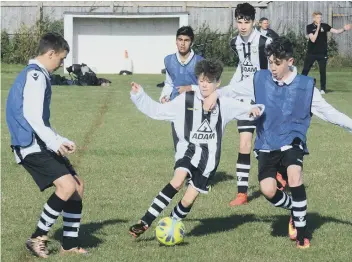  ??  ?? Action from the game between Northern Star White Under 14s and Northern Star Black. The Whites won 11-3.