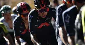  ?? AFP ?? Egan Bernal, campeón defensor del Tour, protegido por todo Ineos, con Amador incluido.
el