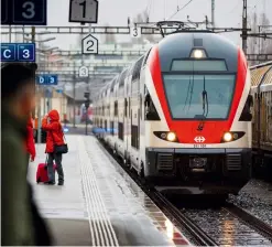  ??  ?? Die SBB setzt in erster Linie auf Mobilfunk-Repeater. 94 Prozent der Züge im Fernverkeh­r und rund 80 Prozent der Regionalzü­ge sind mit ihnen ausgestatt­et.