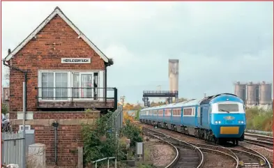  ?? Alex Ayre ?? The Midland Pullman-liveried HST, headed by 43055, approaches Middlesbro­ugh with 1Z43 ‘The Whitby Jet’ from Finsbury Park to Whitby on November 12, 2021. This was the final day that Middlesbro­ugh signalbox was in use, with control for the area’s signalling moving to the Regional Operating Centre at York. The signalbox at Middlesbro­ugh and at Whitehouse were both demolished during a three-day engineerin­g possession.