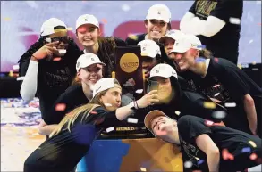  ?? Eric Gay / Associated Press ?? Stanford players celebrate with the trophy after the national championsh­ip game against Arizona in the women’s Final Four Sunday at the Alamodome in San Antonio. Stanford won 54-53.