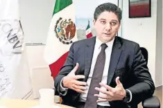  ??  ?? Jaime González Aguadé, presidente de la CNBV, dijo que también se revisa la intención de InvestaBan­k de adquirir la operación en México de Deutsche Bank.