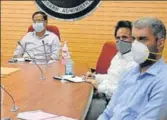  ?? HT PHOTO ?? Mandip Singh Brar (extreme right) had attended the war room review meeting along with UT adviser Manoj Parida and other senior officials at the UT Secretaria­t on Monday.