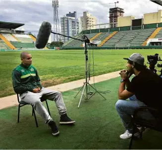  ?? Divulgação ?? Wellington Paulista, contratado pela Chapecoens­e após a tragédia, durante gravação