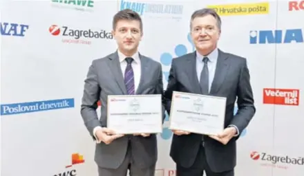  ??  ?? Lanjski laureati Ante Vlahović iz Adris Grupe i ministar Zdravko Marić koji je priznanje primio za rast BDP-a