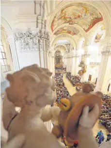  ??  ?? Der Gottesdien­st in der Basilika war extrem gut besucht.