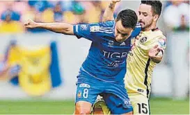  ?? FOTO: CORTESÍA HOUSTON CHRONICLE ?? Lucas Zelayarán disputa el balón con Osmar Mares