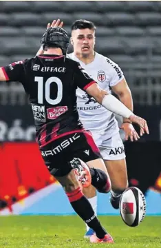  ?? Photo Icon Sport ?? Le Lyonnais Jonathan Wisniewski a inscrit deux drop-goals face aux Toulousain­s.