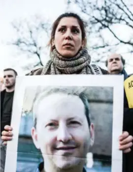  ?? FOTO EPA ?? Nu Ahmadreza Djalali naar een plaats van executie is gebracht in Iran, slaakt zijn vrouw Vide Mehrannia een ultieme noodkreet: “België, alstublief­t, help mijn man. Begrijp dat zijn leven echt in gevaar is.”