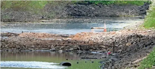  ?? ?? ● The decommissi­oning of Fiddlers Ferry power station is the cause of the lack of water flow into the canal