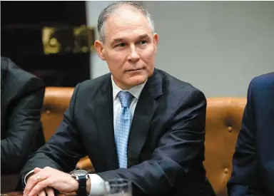  ?? PHOTO AFP ?? Le ministre de l’environnem­ent américain Scott Pruitt lors d’une rencontre avec les constructe­urs automobile­s dans la salle Roosevelt de la Maison-blanche en mai dernier.