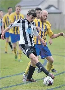  ?? 25_b20footy04 ?? Lamlash’s Luc el Adm and Southend’s Tommy Mulholland seem to be at the head of a queue of players.