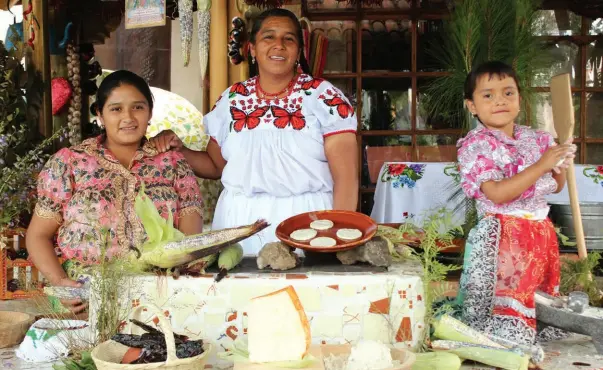  ??  ?? ABOVE: Descendant­s of the ancient Purépecha tribe proudly preserve their culinary traditions and culture.