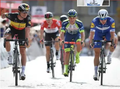  ?? FOTO BELGA ?? Yves Lampaert toont zijn misnoegdhe­id als hij in Ieper de finishlijn overschrij­dt.