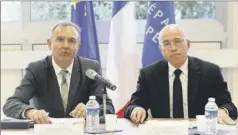  ?? (Photo Cyril Dodergny) ?? Le professeur Joël Guigay, directeur général du centre Antoine-Lacassagne et Eric Ciotti, à une table ronde sur le projet de fusion avec l’institut Paoli- Calmettes de Marseille.