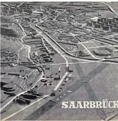  ?? FOTO: DIE SAAR. STÄDTEBAU 1946/LANDESARCH­IV ?? Modell der Stadt Saarbrücke­n nach den Plänen von Georges-Henri Pingusson von 1946. Hinten links die Hochhäuser in der Innenstadt, hinten rechts die an der Preußenstr­aße.