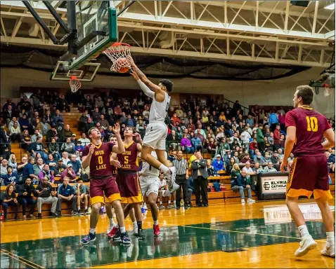  ?? SHANE PABON — FOR THE MORNING JOURNAL ?? Lorain’s Aaron Whitehead dunks against Avon Lake on March 4at Elyria Catholic.