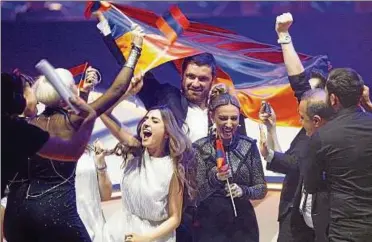  ??  ?? Die Armenierin Artsvik setzte sich im ersten Halbfinale in Kiew mit dem Lied „Fly with me“durch.