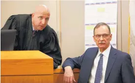  ?? ROSE BACA/THE DALLAS MORNING NEWS ?? Judge Brandon Birmingham talks to defense attorney Bob Gill during the sentencing phase of Roy Oliver in Dallas on Wednesday.