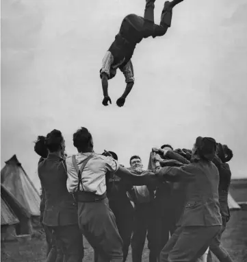  ?? ?? Men of the North Somerset Yeomanry at a training camp on Salisbury Plain, 1916