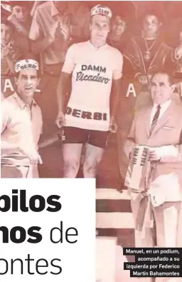  ??  ?? Manuel, en un podium,
acompañado a su izquierda por Federico
Martín Bahamontes