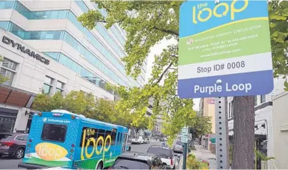  ?? BRIAN KRISTA/BALTIMORE SUN MEDIA ?? A circulator shuttle bus leaves from a purple-route stop on Pennsylvan­ia Avenue in Towson on Tuesday.