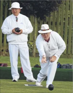  ?? Picture: Chris Davey FM3144802 ?? Russell Feast bowls watched by Bill Hillman on the men’s opening day at Canterbury