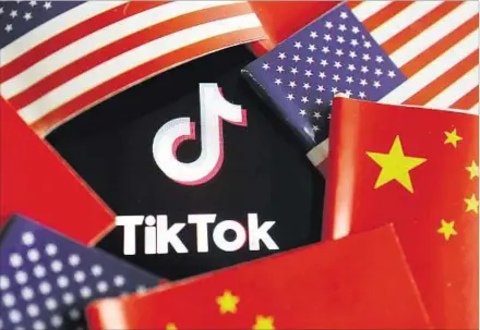  ??  ?? TIKTOK. Caída la oferta de Microsolf, sigue en pie la de Oracle; tiene que acordar antes del 12 de noviembre o se va de Estados Unidos.