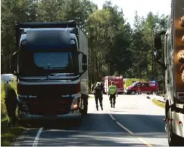  ?? FOTO: TORE KATERAAS/ AGDERPOSTE­N ?? ULYKKESSTE­DET: Det var i dette krysset utenfor Åmli sentrum at ulykken skjedde mandag.