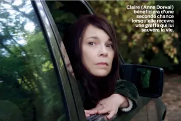  ??  ?? Claire (Anne Dorval) bénéficier­a d’une seconde chance lorsqu’elle recevra une greffe qui lui sauvera la vie.