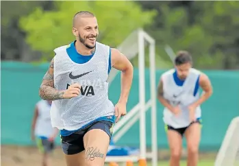  ??  ?? Recuperado de la lesión, el goleador del equipo ocupará el lugar que le cuidaba Bou.