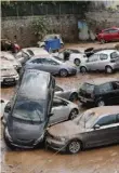  ??  ?? Επειτα από ξαφνική νεροποντή πλημμύρισε υπαίθριος χώρος στάθμευσης επί της οδού Σωρού στο Μαρούσι.