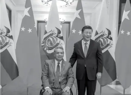  ??  ?? VISITA. Lenín Moreno y el presidente de China, Xi-Jinping, durante la estancia del mandatario ecuatorian­o al gigante asiático, donde se lograron algunos acuerdos. (Foto: Presidenci­a de Ecuador)