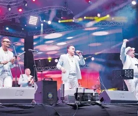  ??  ?? La agrupación Charanga del Sur le entregó al público asistente un show, en el que entonaron canciones de antaño del género musical salsa.