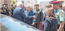  ?? FOTO: DPA ?? Willkommen in Ramallah: Zum Abschluss seiner Nahost-Reise wurde Bundespräs­ident Frank-Walter Steinmeier von Palästinen­serpräside­nt Mahmud Abbas empfangen.