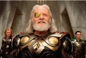  ??  ?? Thor Anthony Hopkins nei panni del potente dio Odino nel film diretto da Kenneth Branagh nel 2011