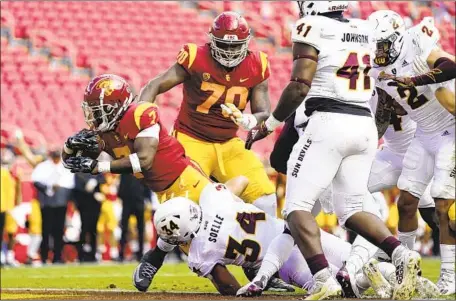  ?? Ashley Landis Associated Press ?? USC’S STEPHEN CARR stretches to give the Trojans their first touchdown in a game that wasn’t decided until the final minute.