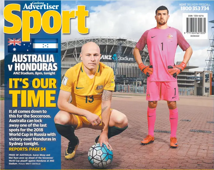  ?? Picture: BRETT COSTELLO ?? PRIDE OF AUSTRALIA: Aaron Mooy and Mat Ryan pose up ahead of the Socceroos’ World Cup playoff against Honduras at ANZ Stadium.