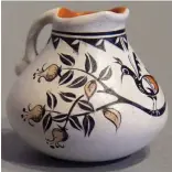  ??  ?? Theresa Wildflower (Chemehuevi) Giant Miniature Encore Andrea Fisher Fine Pottery