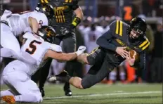  ?? Pittsburgh Post-Gazette ?? Thomas Jefferson quarterbac­k Shane Stump is tripped up by Erie Cathedral Prep in the PIAA quarterfin­als.