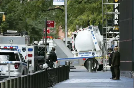  ?? KEVIN HAGEN — THE ASSOCIATED PRESS ?? An NYPD bomb squad vehicle departs an area outside Time Warner Center on Wednesday in New York. Law enforcemen­t officials say a suspicious package that prompted an evacuation of CNN’s offices is believed to contain a pipe bomb.