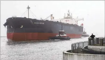  ?? TAMIR KALIFA NYT ?? Shipping companies are cashing in on demand for a temporary home for the world’s glut of crude oil.