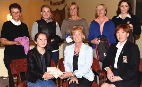  ?? Photo by Michelle Cooper Galvin ?? Clare Bowler (centre) presenting first prize in the Chateau Ladies competitio­n on Killeen to winner Corrina Griffin with Mary O’Rourke Lady Captain (back from left) Claire Breen 2nd, Kelly Brotherton Best Gross, Maureen Creedon 3rd, Kathleen Brosnan...