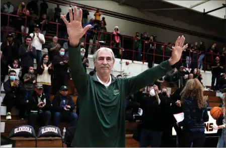  ?? PHOTOS BY KEITH BIRMINGHAM – STAFF PHOTOGRAPH­ER ?? Damien’s Mike Leduc acknowledg­es the crowd after defeating host Glendora on Wednesday night for his 1,000th career coaching victory.
