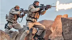  ??  ?? Battlegrou­nd: Geoff Stults and Chris Hemsworth star in Nicolai Fuglsig’s 12 Strong