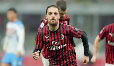  ??  ?? Obiettivo
Il trequartis­ta del Milan Giacomo Bonaventur­a, 30 anni, è anche nel mirino del club biancocele­ste