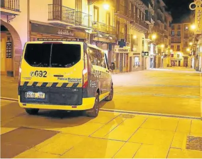  ?? Foto: Javier Bergasa. ?? Imagen del sábado por la noche en Pamplona con toque de queda.