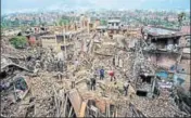  ?? FILE PICTURE ?? Residents forage through their destroyed homes on April 29, 2015 in Bhaktapur, Nepal, after the massive earthquake.