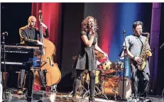  ?? RP-FOTO: RALPH MATZERATH ?? Bei der Jazznacht in Langenfeld lockte die Band „Echos of Nawlins“mit ihrem Rhythm’n’Blues-Repertoire zum Tanz.